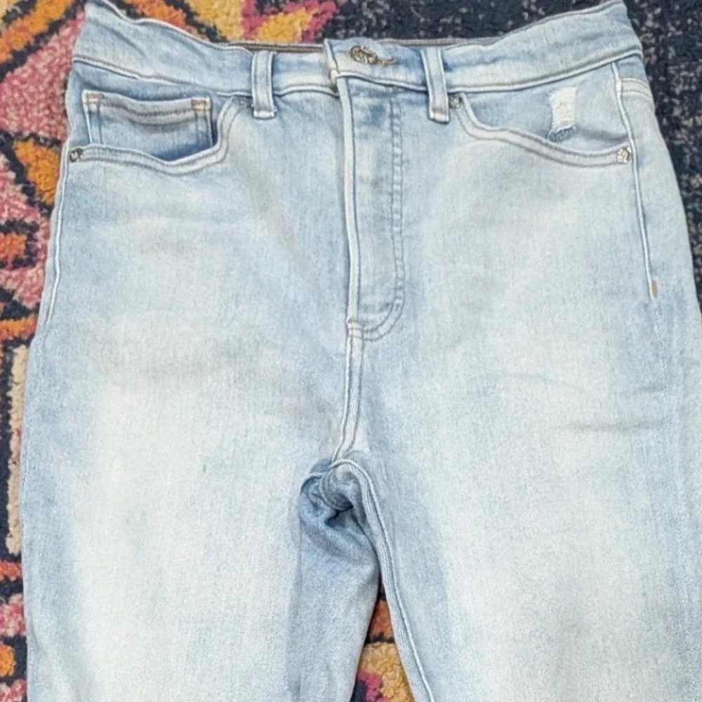 EXPRESS Super High Rise Skinny Distressed Light Wash Jeans Sz 26x27 Raw Hem Edgy